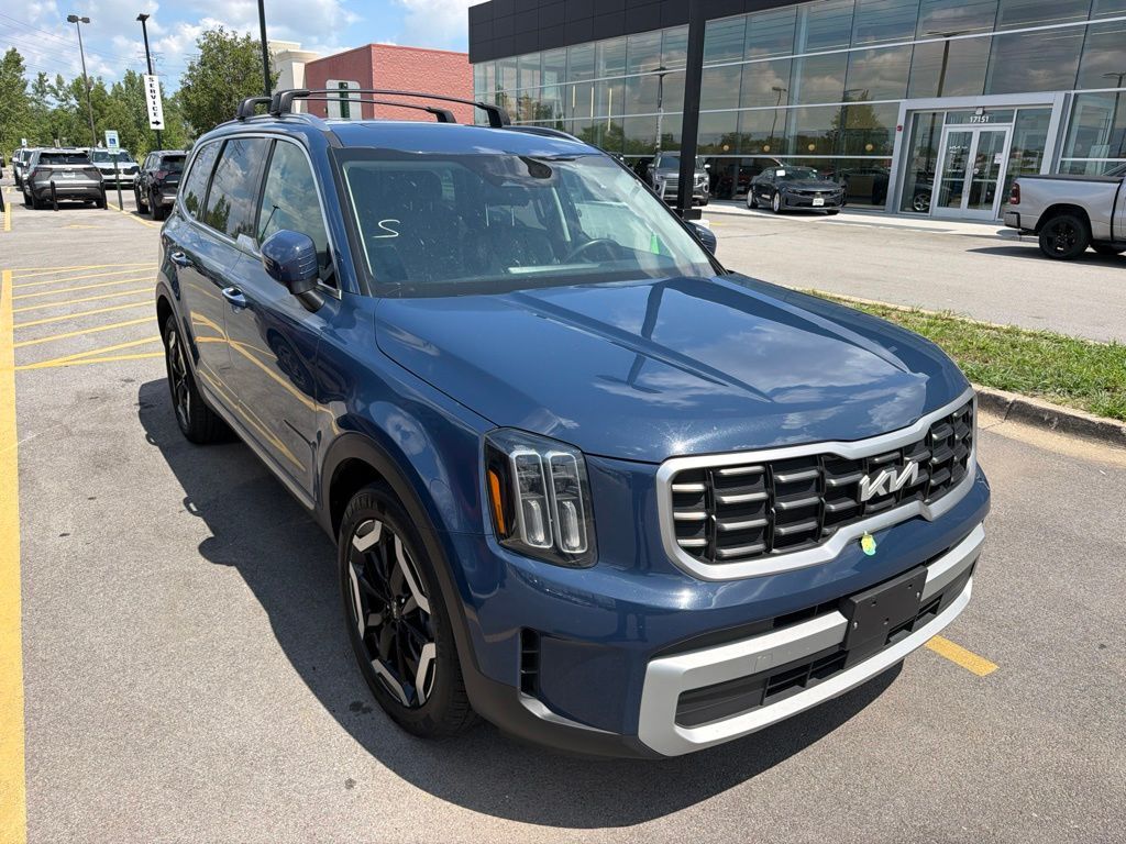 2025 Kia Telluride S — photo 1 of 13