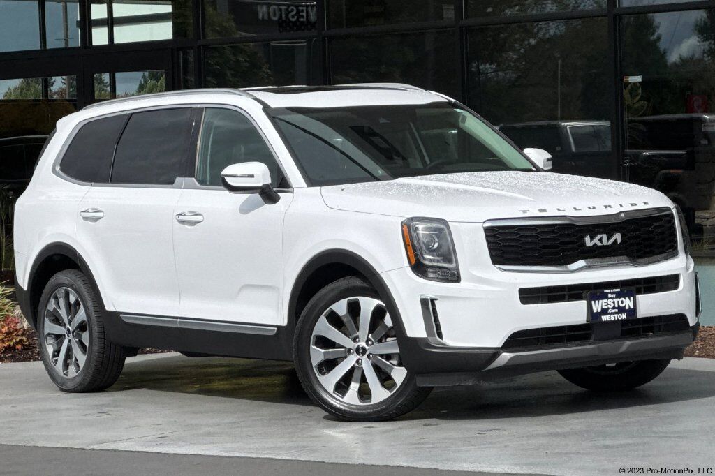 2022 Kia Telluride S — photo 1 of 13