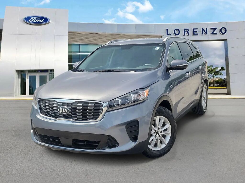 2020 Kia Sorento LX — photo 1 of 13