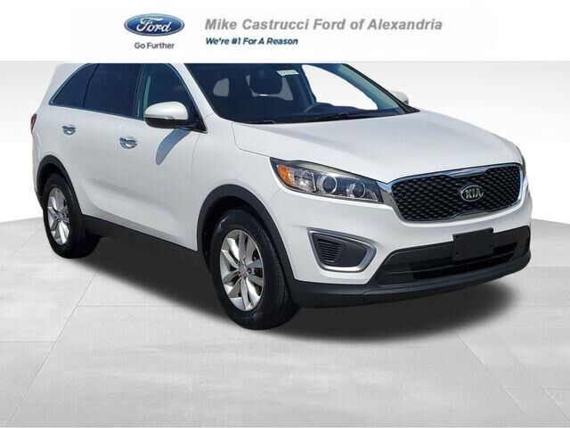 2017 Kia Sorento LX V6 — photo 1 of 24