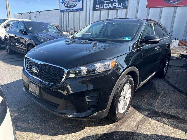 2020 Kia Sorento LX — photo 1 of 6