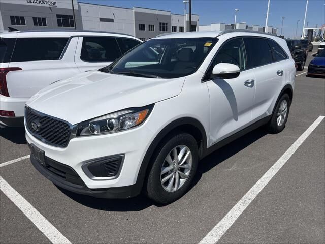 2016 Kia Sorento LX — photo 1 of 5