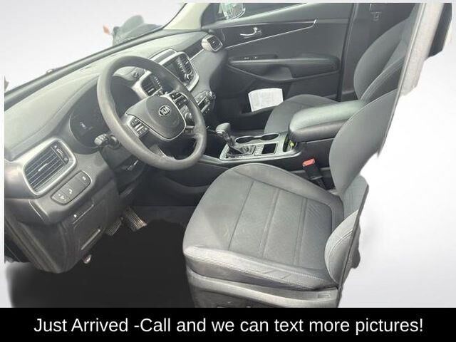 2019 Kia Sorento S V6 — photo 1 of 11