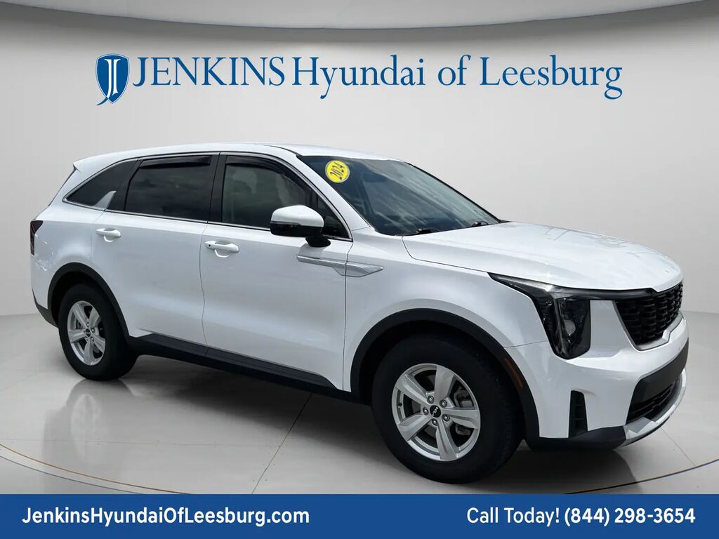 2024 Kia Sorento LX — photo 1 of 1