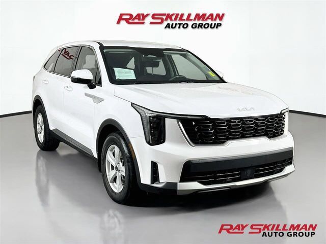 2024 Kia Sorento LX — photo 1 of 12