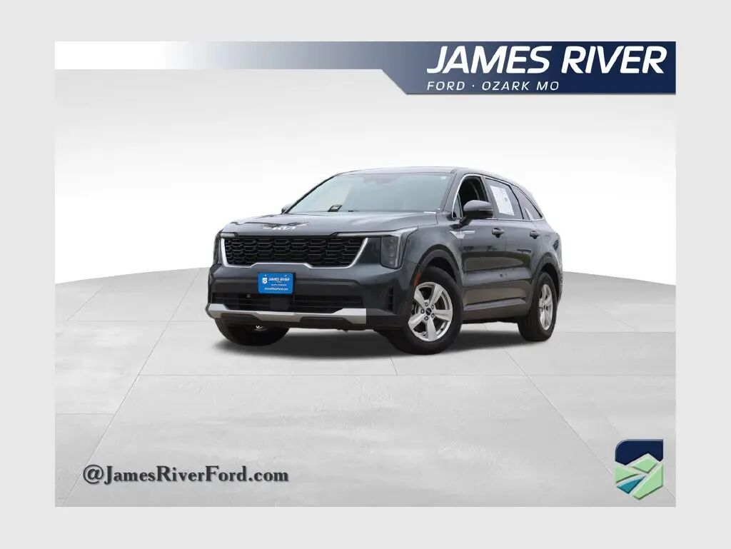 2024 Kia Sorento LX — photo 1 of 13