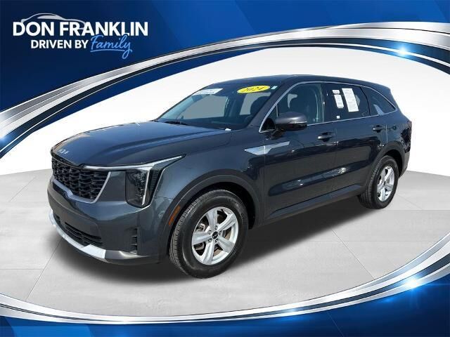 2024 Kia Sorento LX — photo 1 of 16