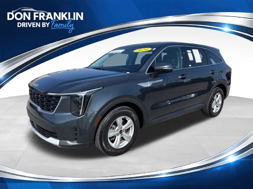2024 Kia Sorento LX — photo 1 of 13