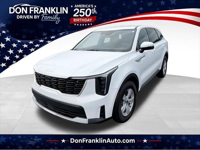 2024 Kia Sorento LX — photo 1 of 13