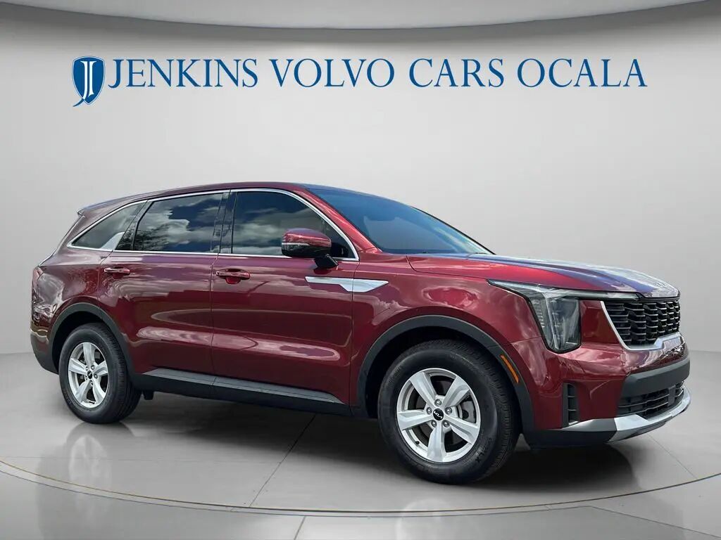 2025 Kia Sorento LX — photo 1 of 13