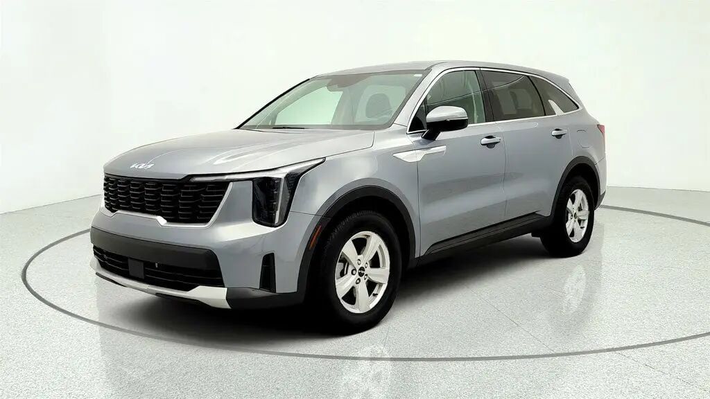 2025 Kia Sorento LX — photo 1 of 1
