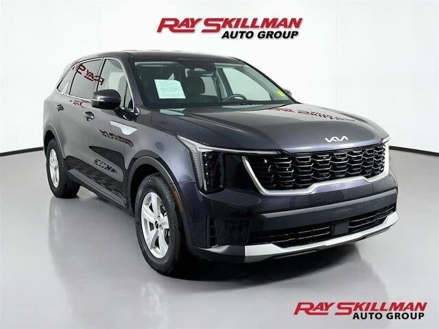 2025 Kia Sorento LX — photo 1 of 13