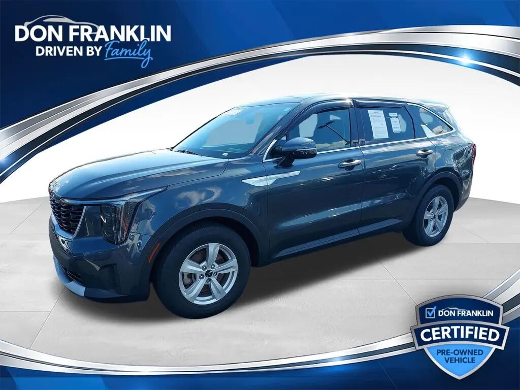 2024 Kia Sorento LX — photo 1 of 16