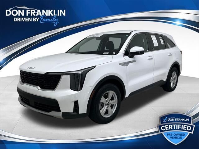 2025 Kia Sorento LX — photo 1 of 26