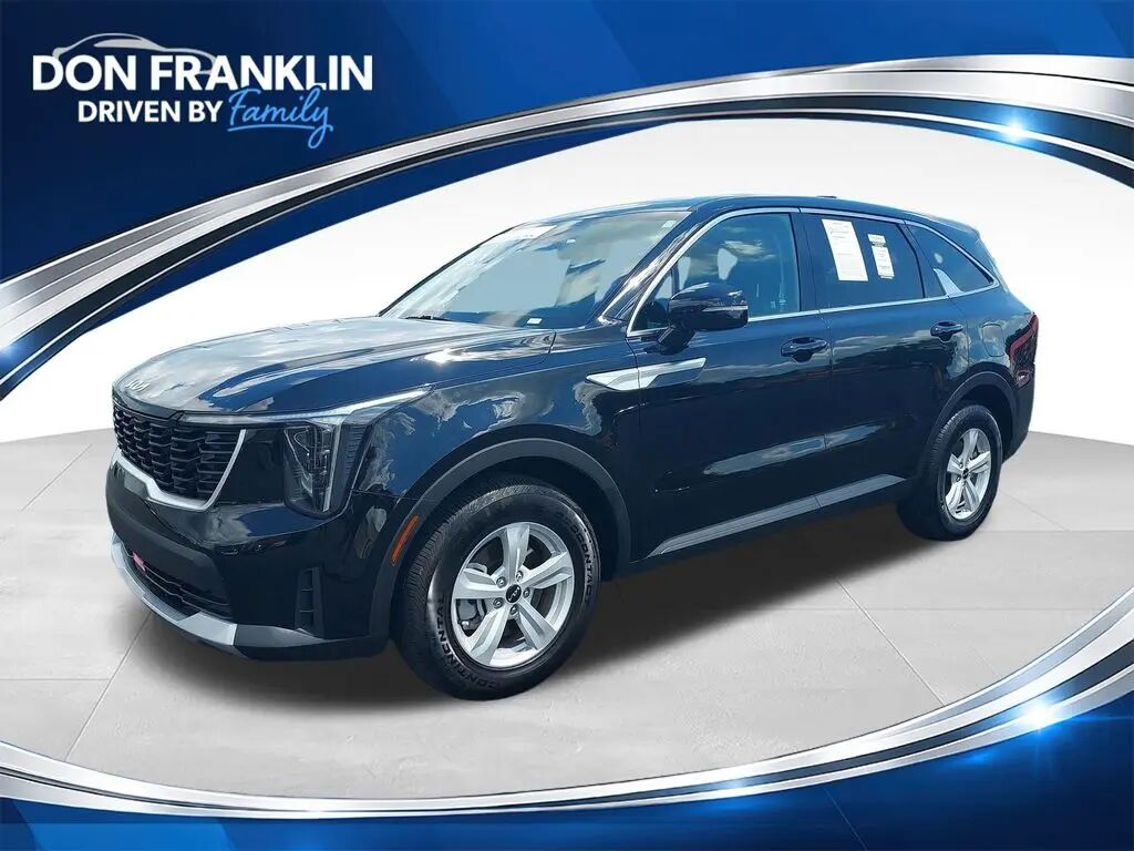 2026 Kia Sorento LX — photo 1 of 14