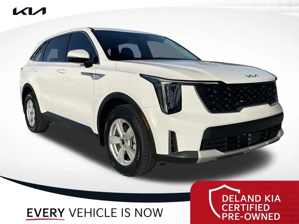 2025 Kia Sorento LX — photo 1 of 13