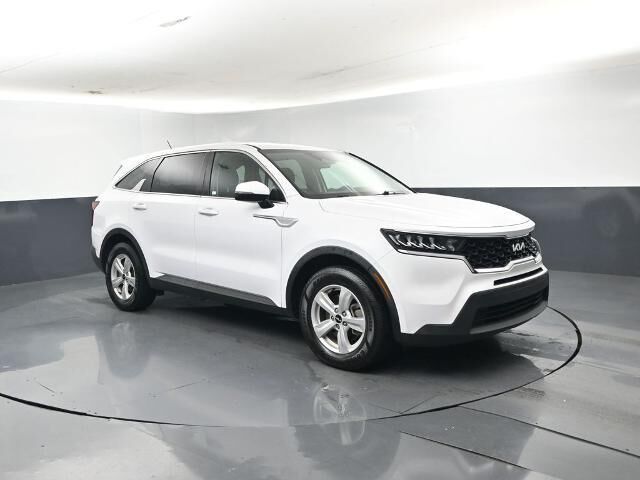 2022 Kia Sorento LX — photo 1 of 13