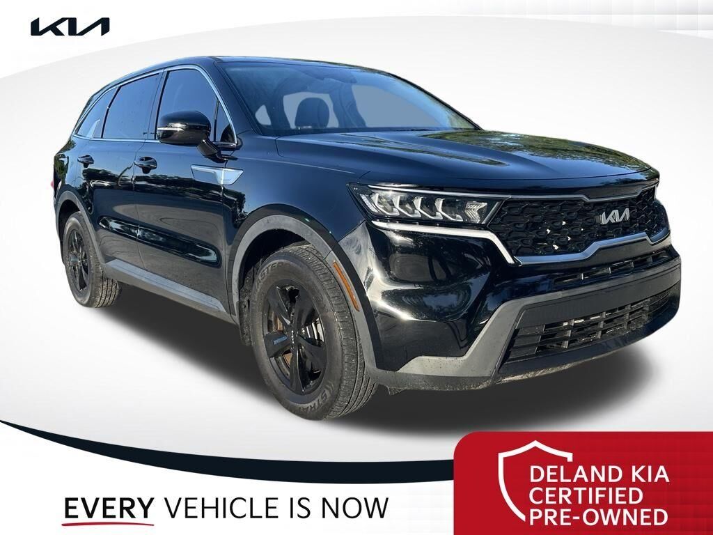 2023 Kia Sorento LX — photo 1 of 33