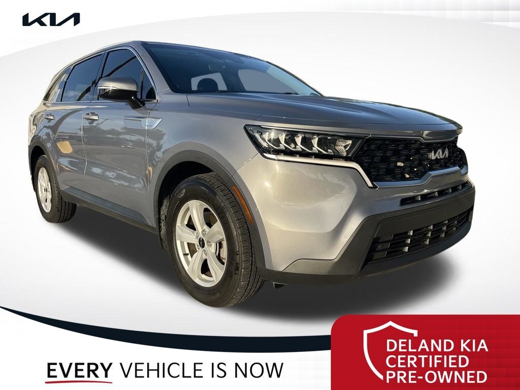 2022 Kia Sorento LX — photo 1 of 13