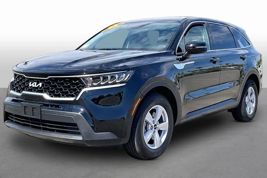 2022 Kia Sorento LX — photo 1 of 13