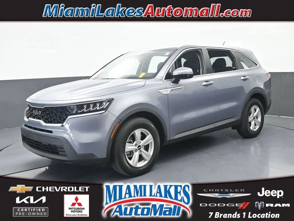 2023 Kia Sorento LX — photo 1 of 13