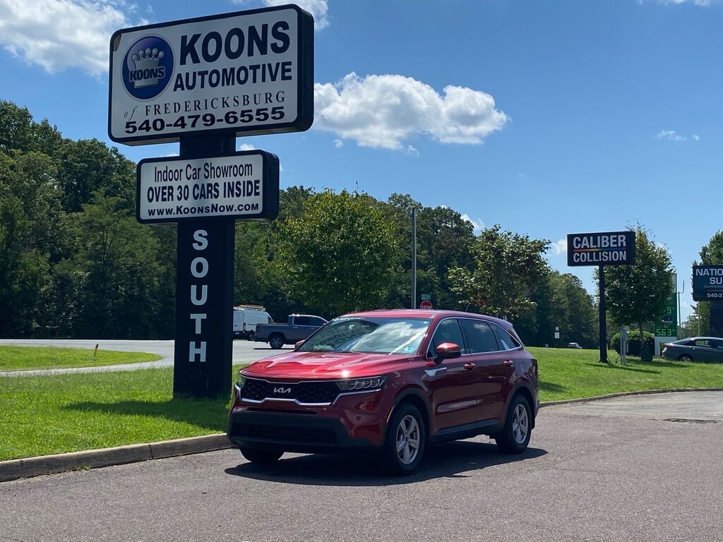 2023 Kia Sorento LX — photo 1 of 13
