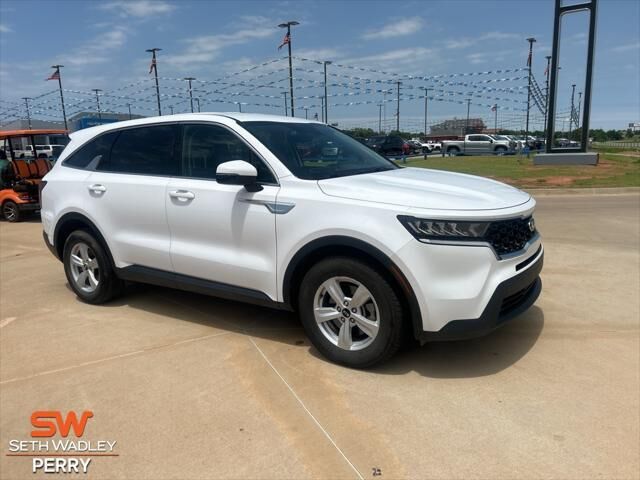 2021 Kia Sorento LX — photo 1 of 13