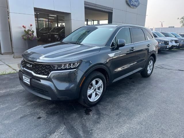 2022 Kia Sorento LX — photo 1 of 13