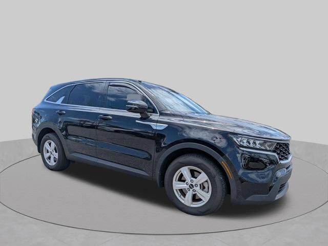 2023 Kia Sorento LX — photo 1 of 15