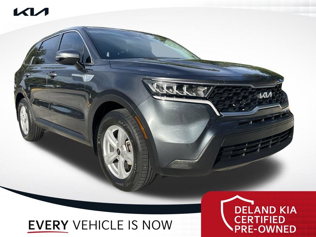2023 Kia Sorento LX — photo 1 of 13