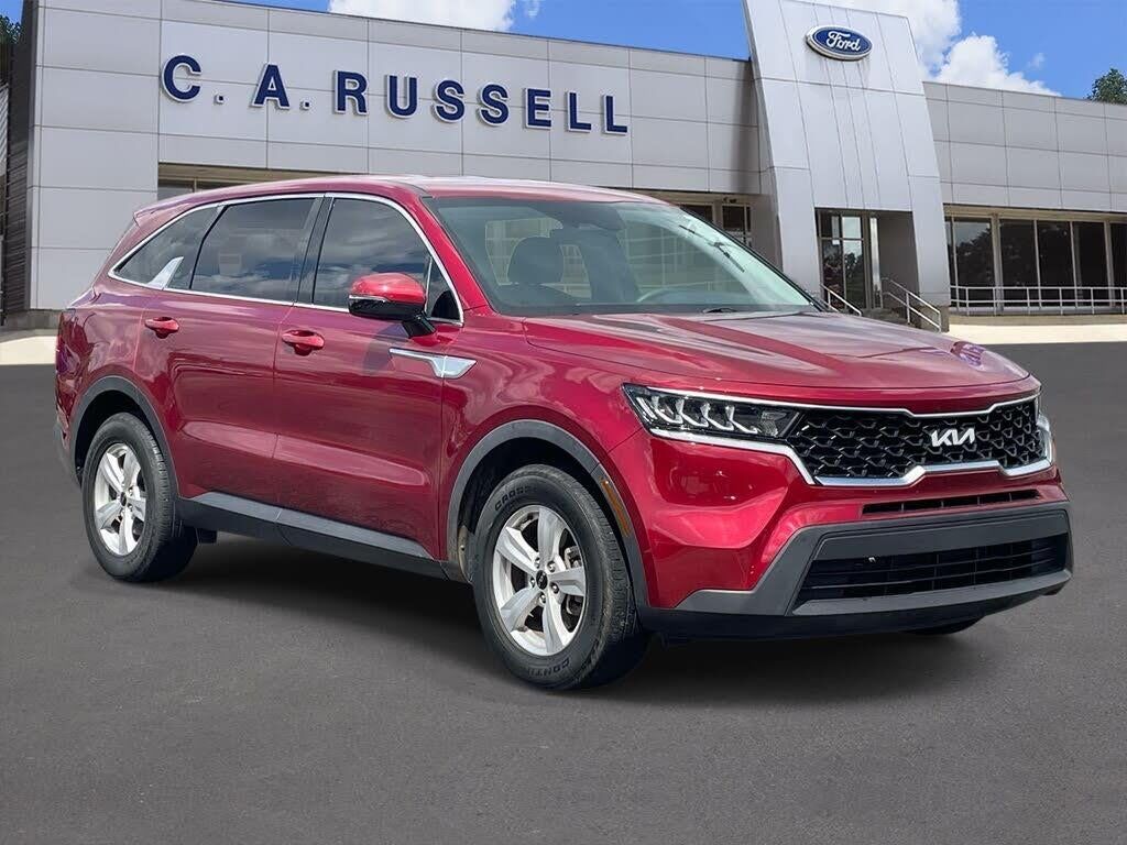 2023 Kia Sorento LX — photo 1 of 14