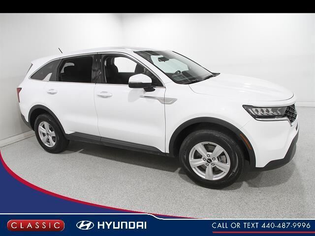 2023 Kia Sorento LX — photo 1 of 13