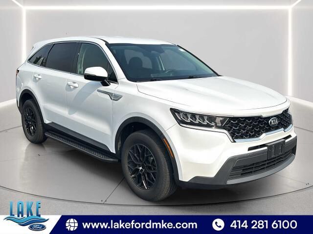 2021 Kia Sorento LX — photo 1 of 2