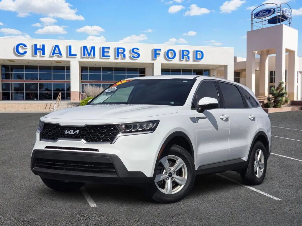 2022 Kia Sorento LX — photo 1 of 13