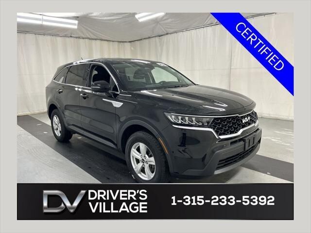 2023 Kia Sorento LX — photo 1 of 13