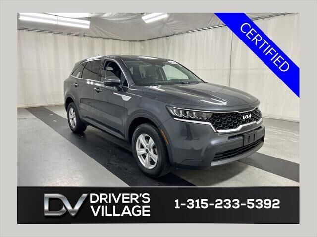 2023 Kia Sorento LX — photo 1 of 26