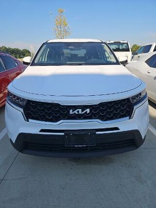 2022 Kia Sorento LX — photo 1 of 6