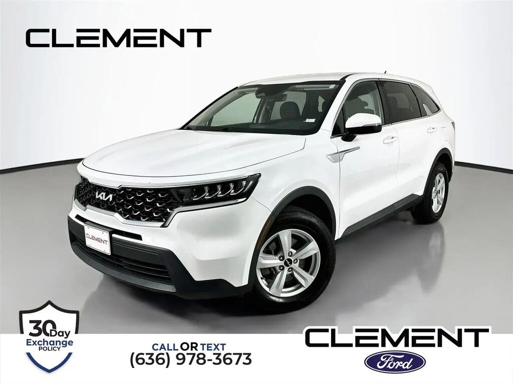 2022 Kia Sorento LX — photo 1 of 13