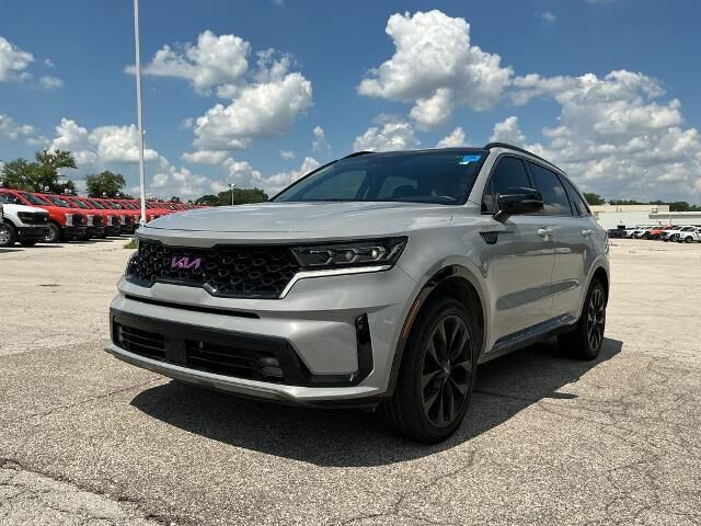 2022 Kia Sorento SX — photo 1 of 32