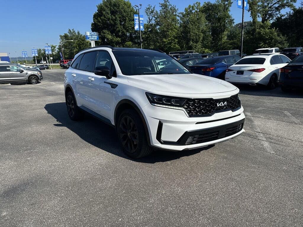 2022 Kia Sorento SX — photo 1 of 40