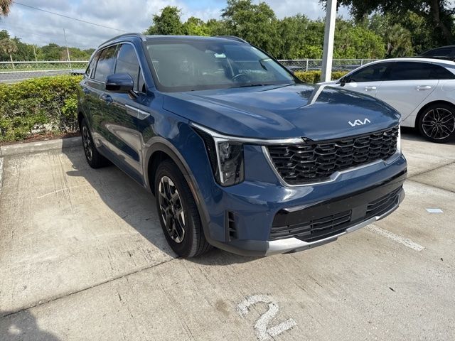 2025 Kia Sorento S — photo 1 of 13