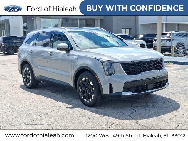2025 Kia Sorento S — photo 1 of 26