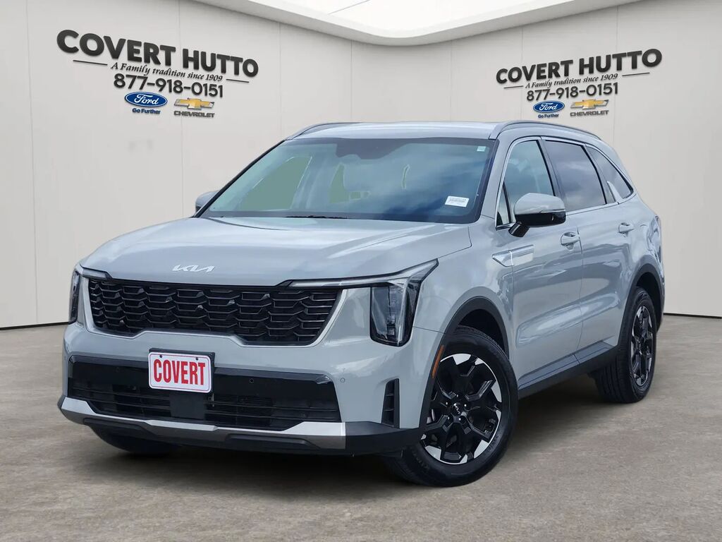 2025 Kia Sorento S — photo 1 of 13