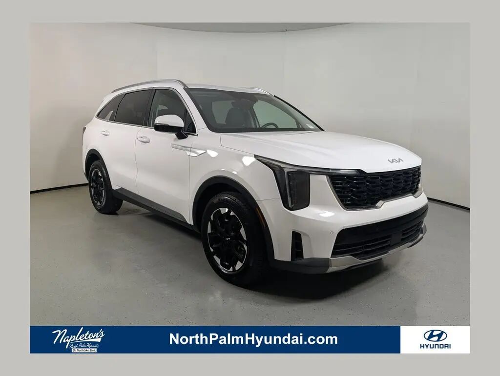 2024 Kia Sorento S — photo 1 of 10