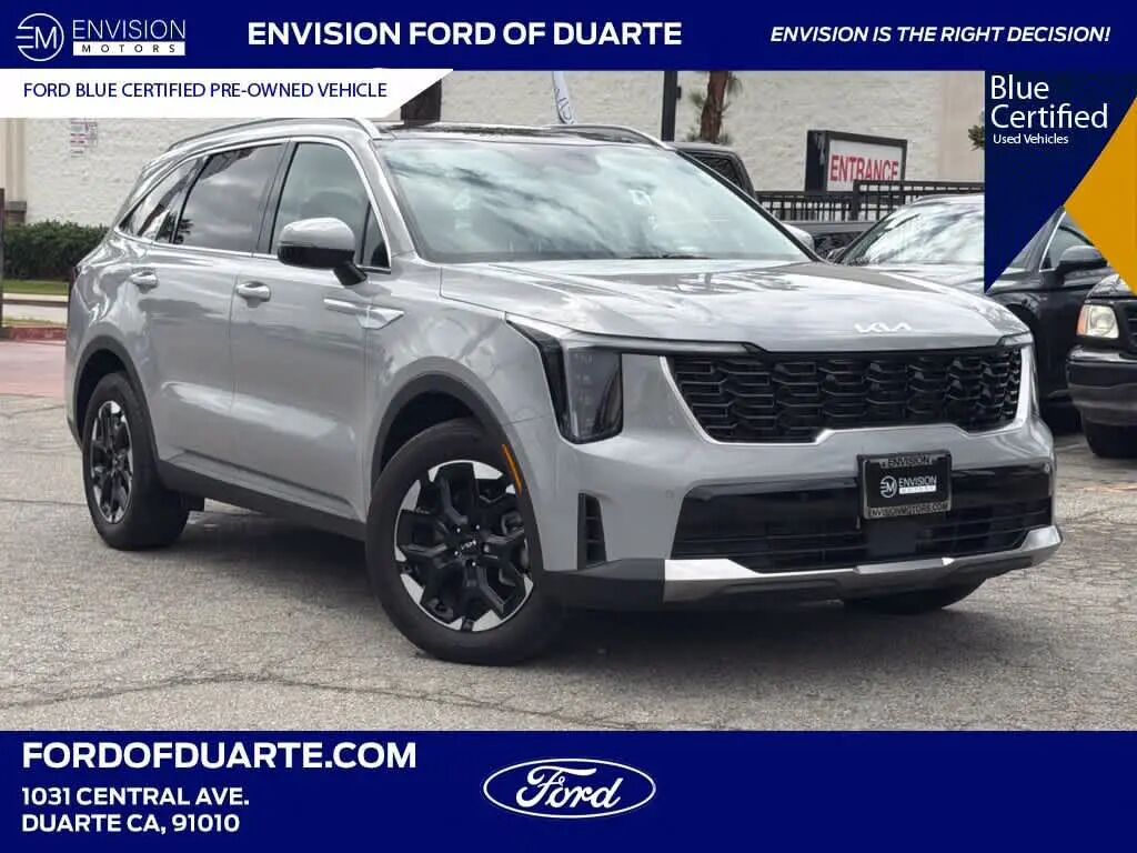 2025 Kia Sorento S — photo 1 of 13