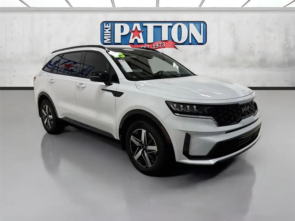 2023 Kia Sorento S — photo 1 of 39