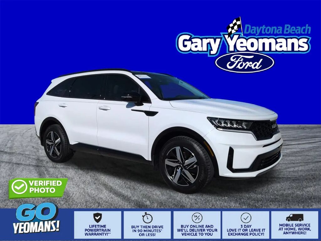 2023 Kia Sorento S — photo 1 of 13