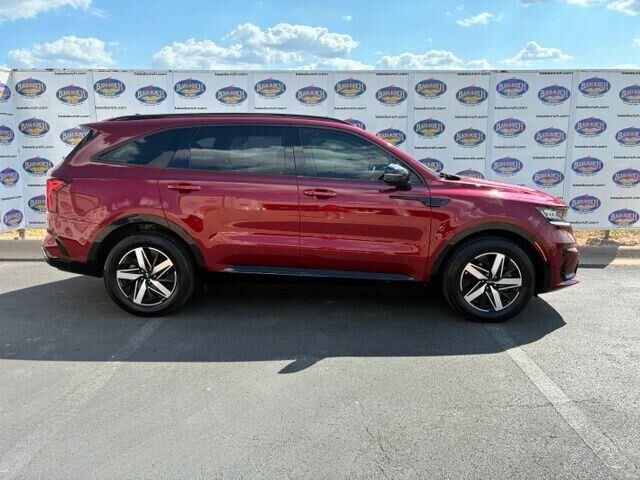2022 Kia Sorento S — photo 1 of 40