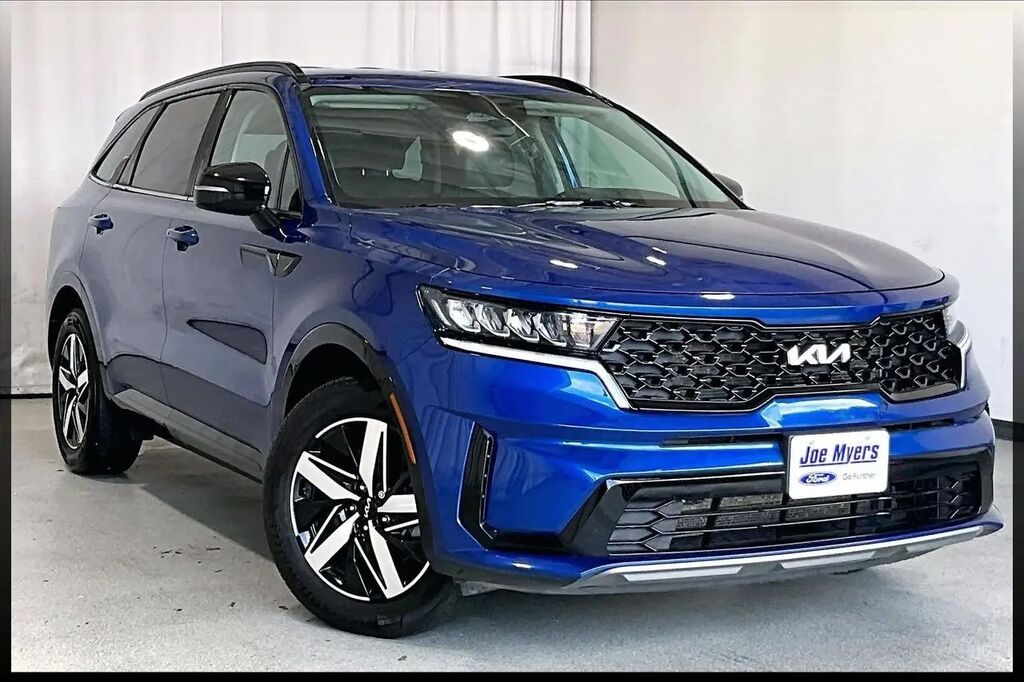 2022 Kia Sorento S — photo 1 of 14