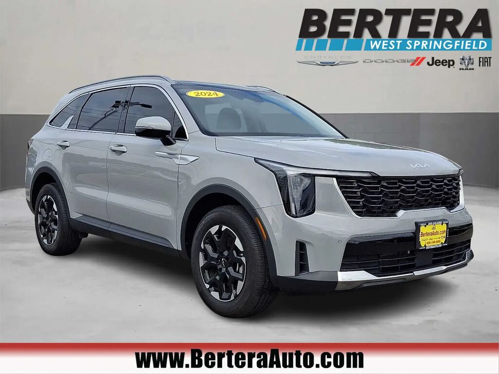 2024 Kia Sorento S — photo 1 of 13